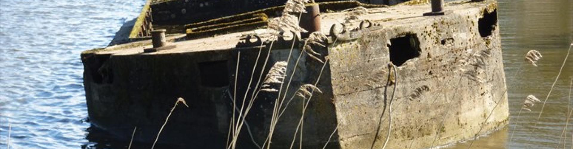 20 > Les chalands en béton et le petit canal d'irrigation